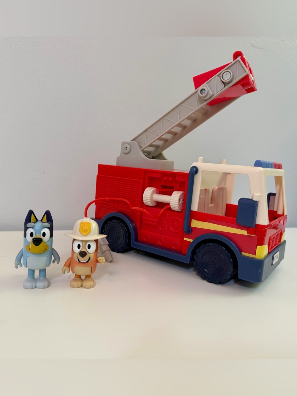 ($10 when you bundle) Bluey, Bingo Firetruck set